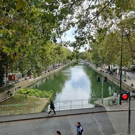 Le Petit Quai De Seine Paris